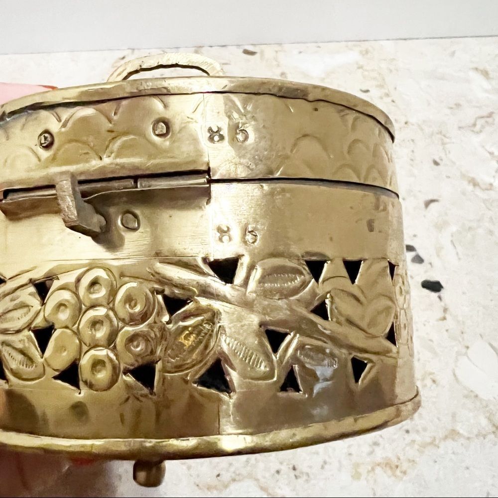 Vintage Brass Etched Hinged Box – Made in India - Incense or Jewelry Keepsake - Picture 12 of 14